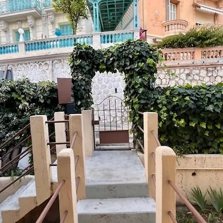 Entier Dans Maison Individuelle -2 - 2 A 4 Personnes - A 200 Metres De Monaco - 4 Minutes Du Casino Et De La Gare Apartment